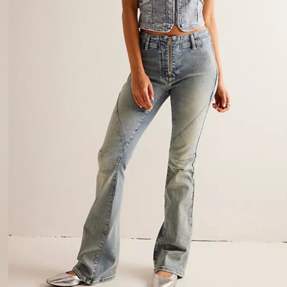 FREE PEOPLE We the free Mamba Mid-Rise Flare Jeans NWT sz 28 Zip Fly